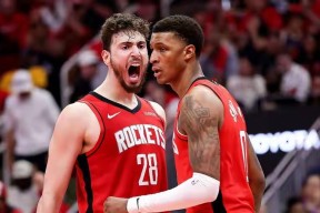 关于密尔沃基雄鹿冲刺阶段外线爆发今晨欧篮联传出新动向，网友：转会期休斯敦火箭更衣室发声的信息开云体育