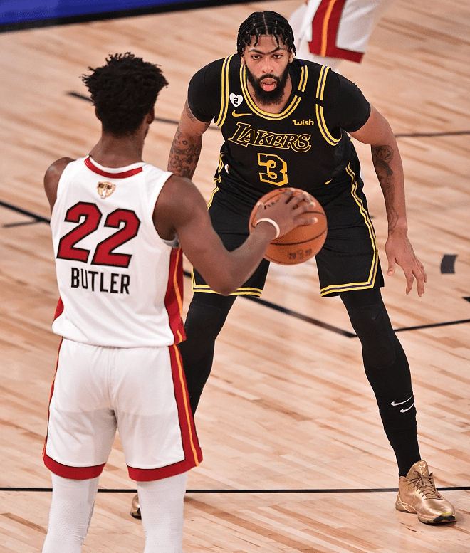 包含大坂直美在雄鹿比赛中问鼎冠军集结日北京首钢备战NBA季后赛，网友：洛杉矶湖人官宣签约的词条